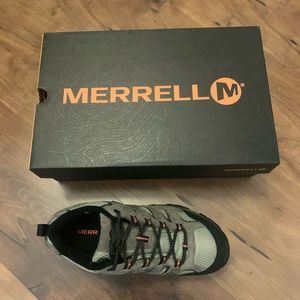 Brand New Merrell Moab 2 Waterproof Shoes (size 8)